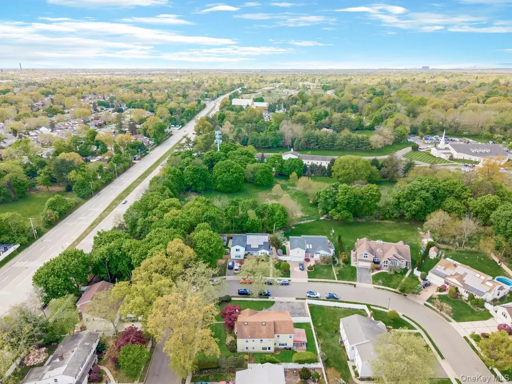 14 Greentree Circle Westbury NY 11590