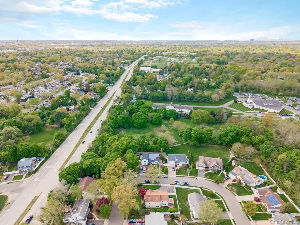 14 Greentree Circle Westbury NY 11590