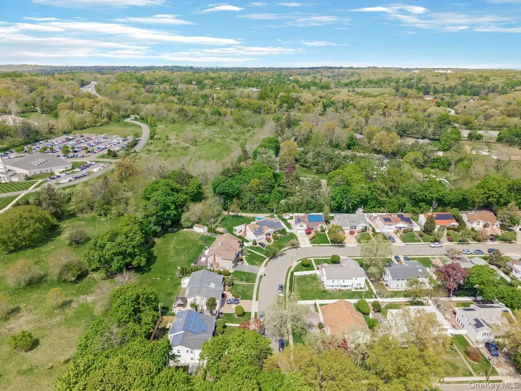 14 Greentree Circle Westbury NY 11590
