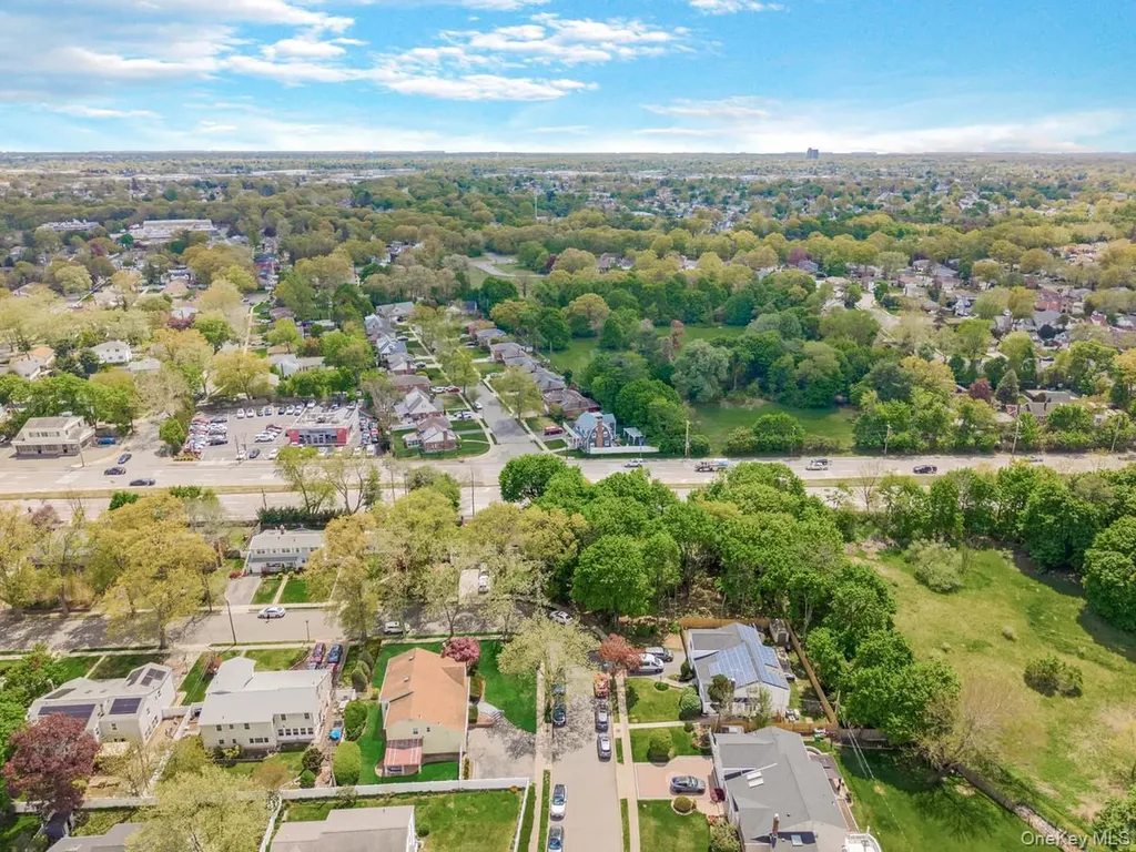 14 Greentree Circle Westbury NY 11590