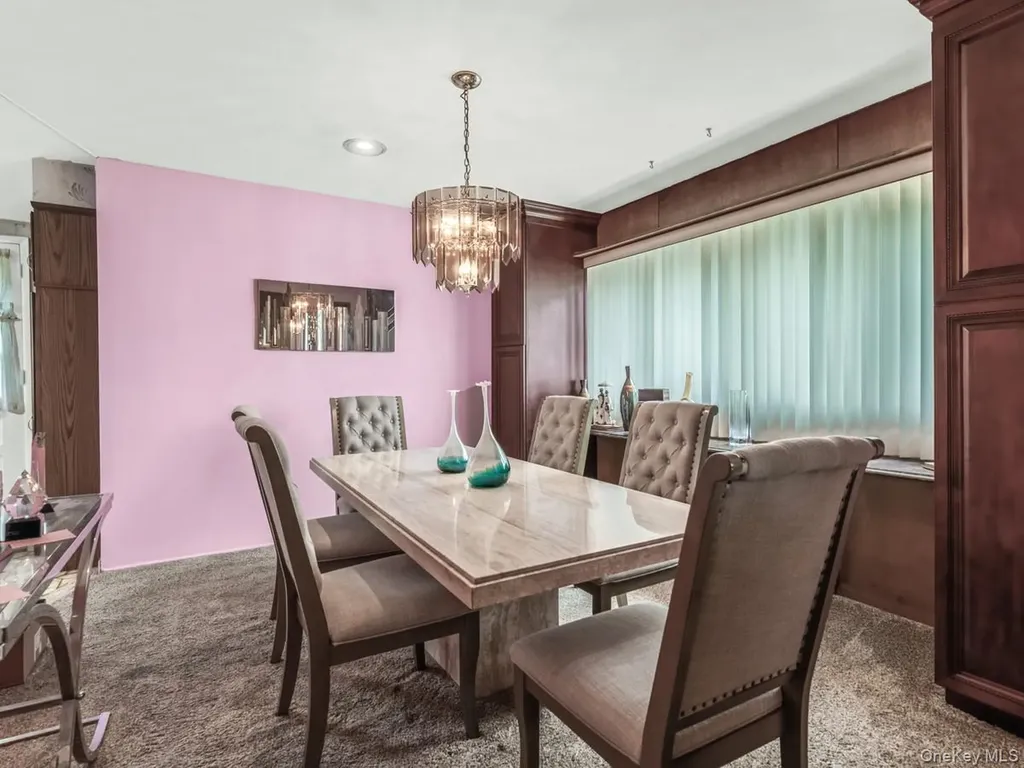 14 Greentree Circle Westbury NY 11590