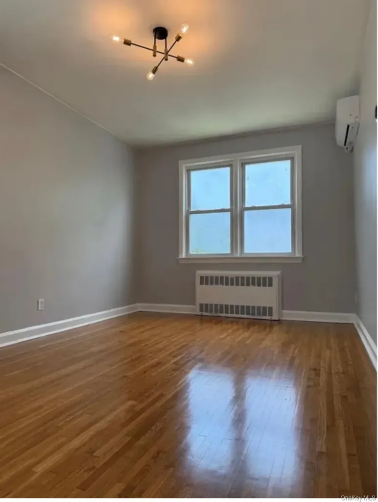3938 Amundson Avenue Bronx NY 10466