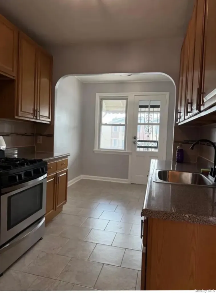 3938 Amundson Avenue Bronx NY 10466