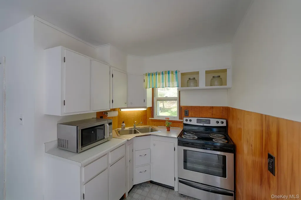 21 Van Dam Road Hyde Park NY 12538