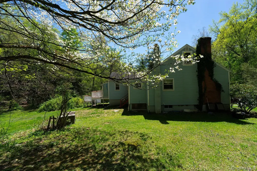 21 Van Dam Road Hyde Park NY 12538