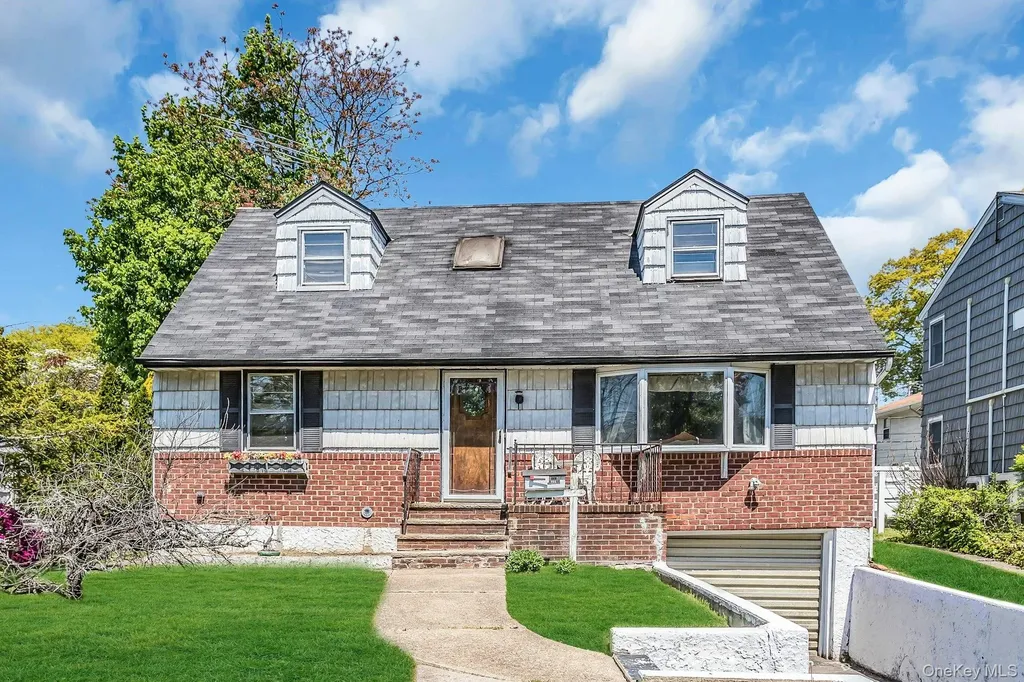325 N Service Road Roslyn Heights NY 11577