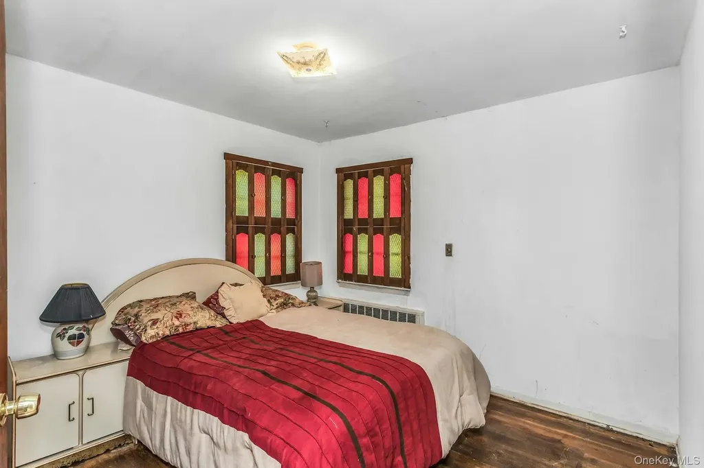 325 N Service Road Roslyn Heights NY 11577
