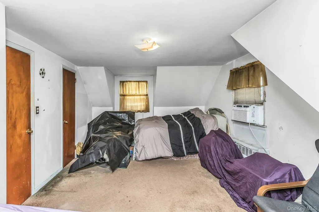 325 N Service Road Roslyn Heights NY 11577