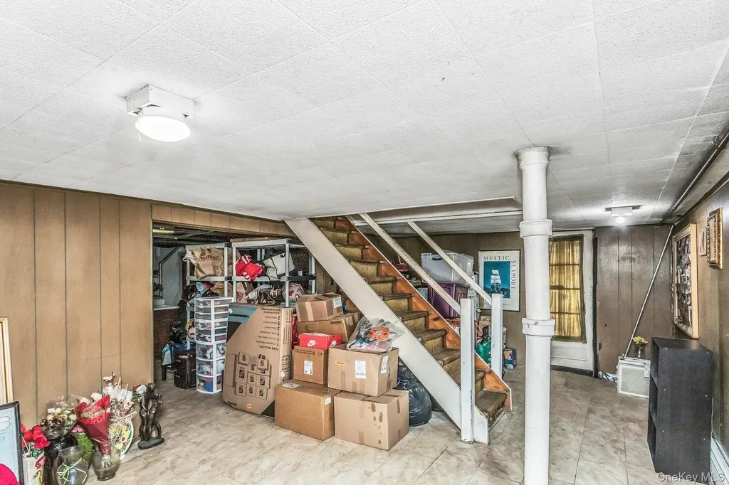 325 N Service Road Roslyn Heights NY 11577