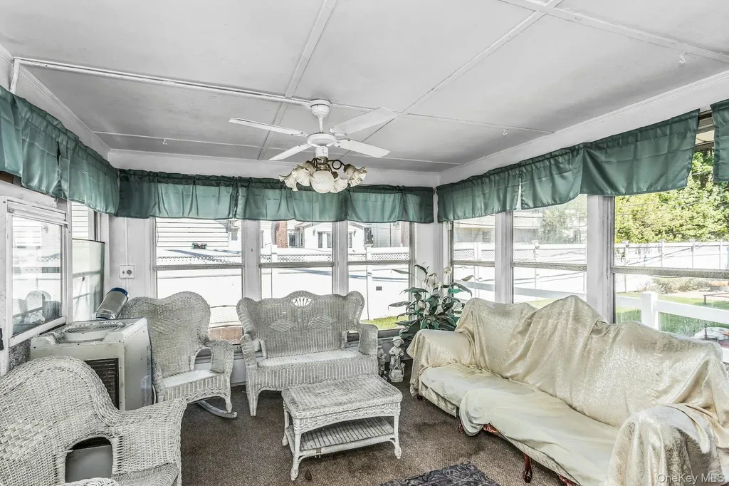 325 N Service Road Roslyn Heights NY 11577