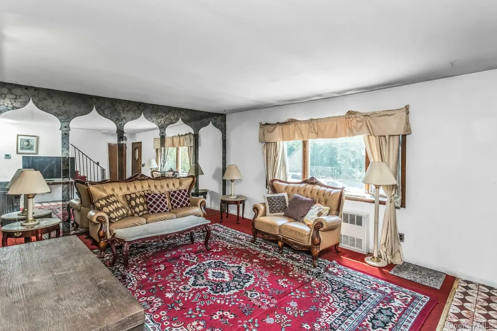 325 N Service Road Roslyn Heights NY 11577