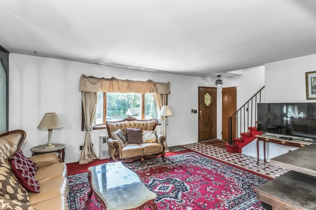 325 N Service Road Roslyn Heights NY 11577