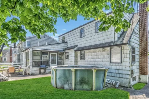 325 N Service Road Roslyn Heights NY 11577