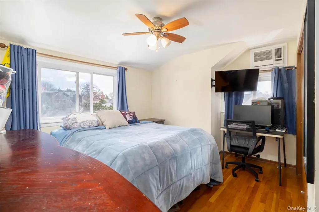 12 Link Lane Hicksville NY 11801