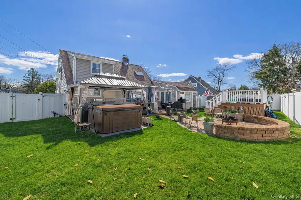 12 Link Lane Hicksville NY 11801