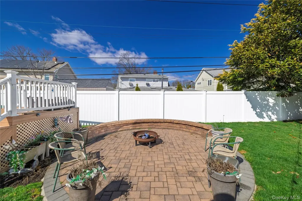 12 Link Lane Hicksville NY 11801