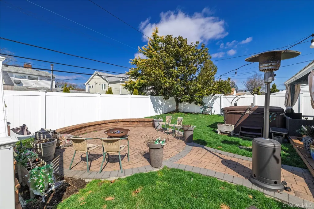 12 Link Lane Hicksville NY 11801