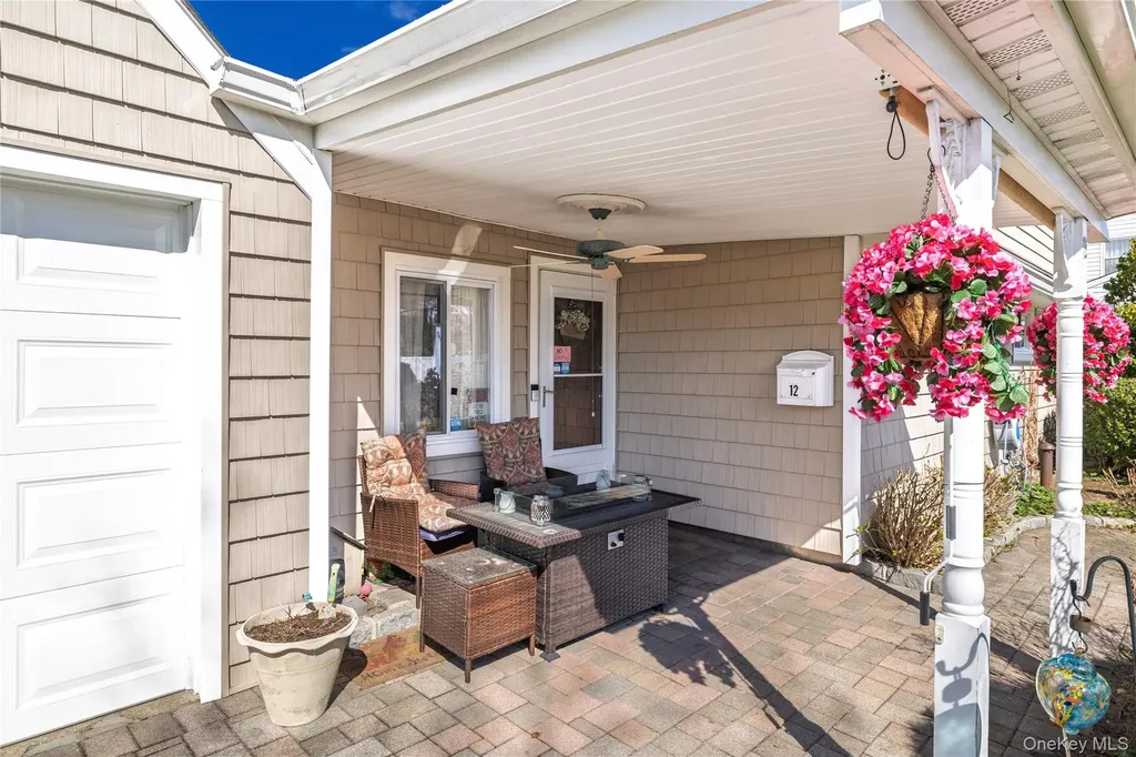 12 Link Lane Hicksville NY 11801
