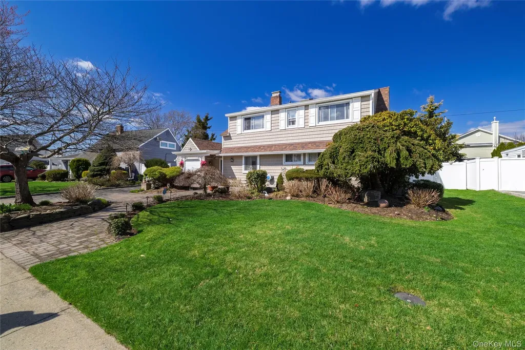 12 Link Lane Hicksville NY 11801