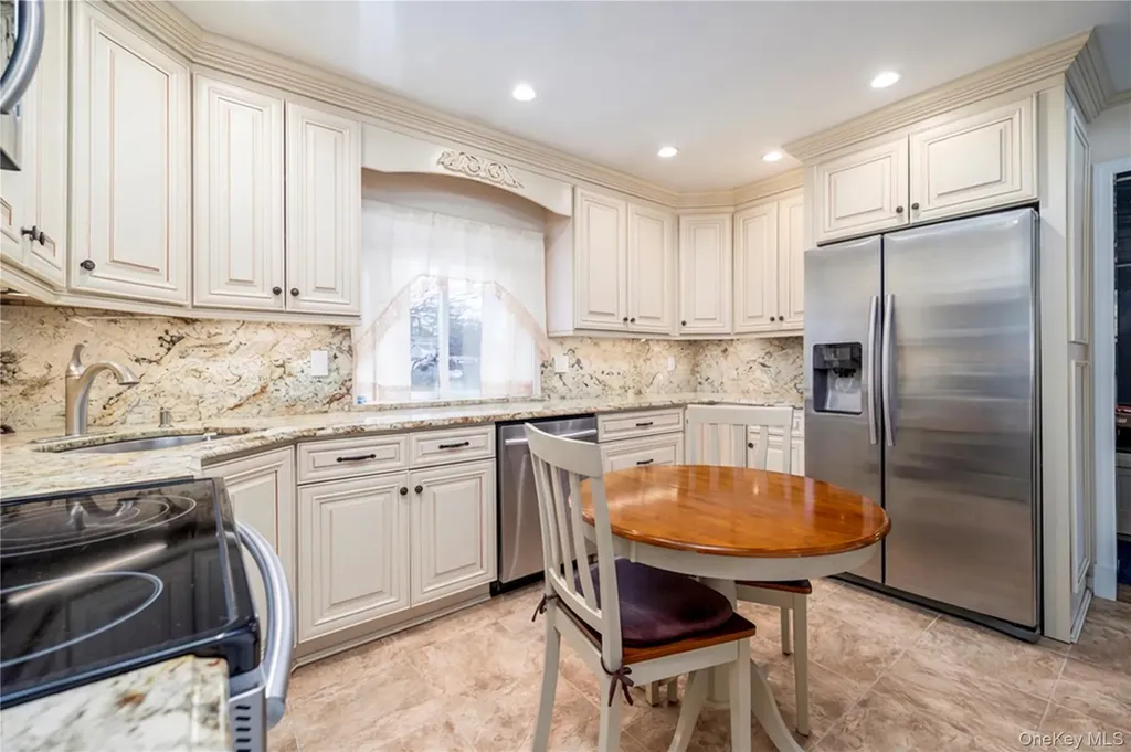 12 Link Lane Hicksville NY 11801