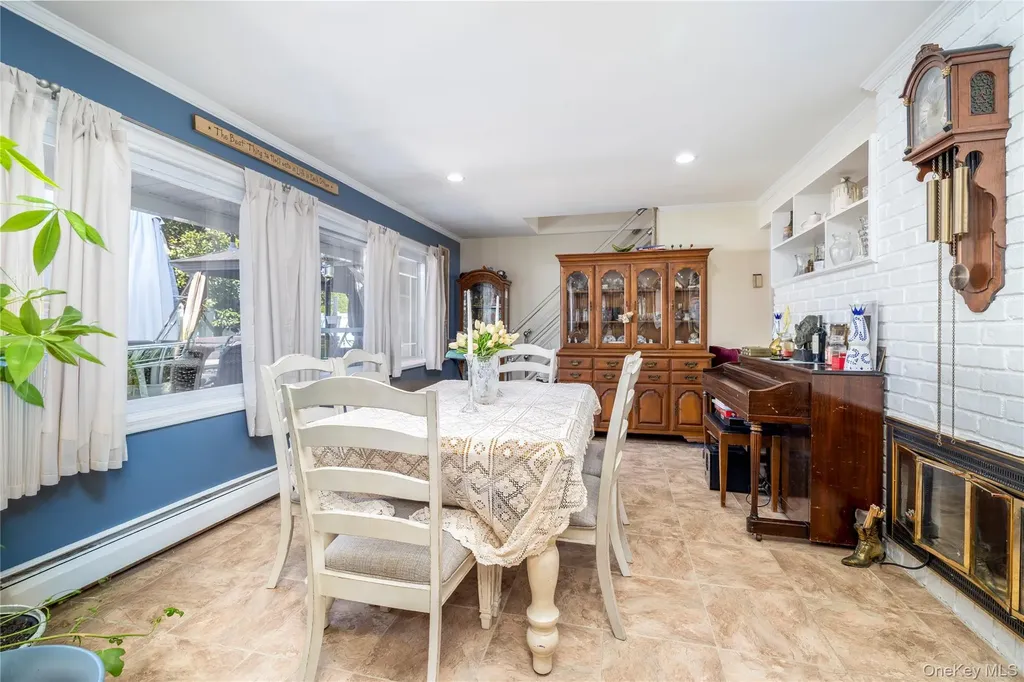 12 Link Lane Hicksville NY 11801