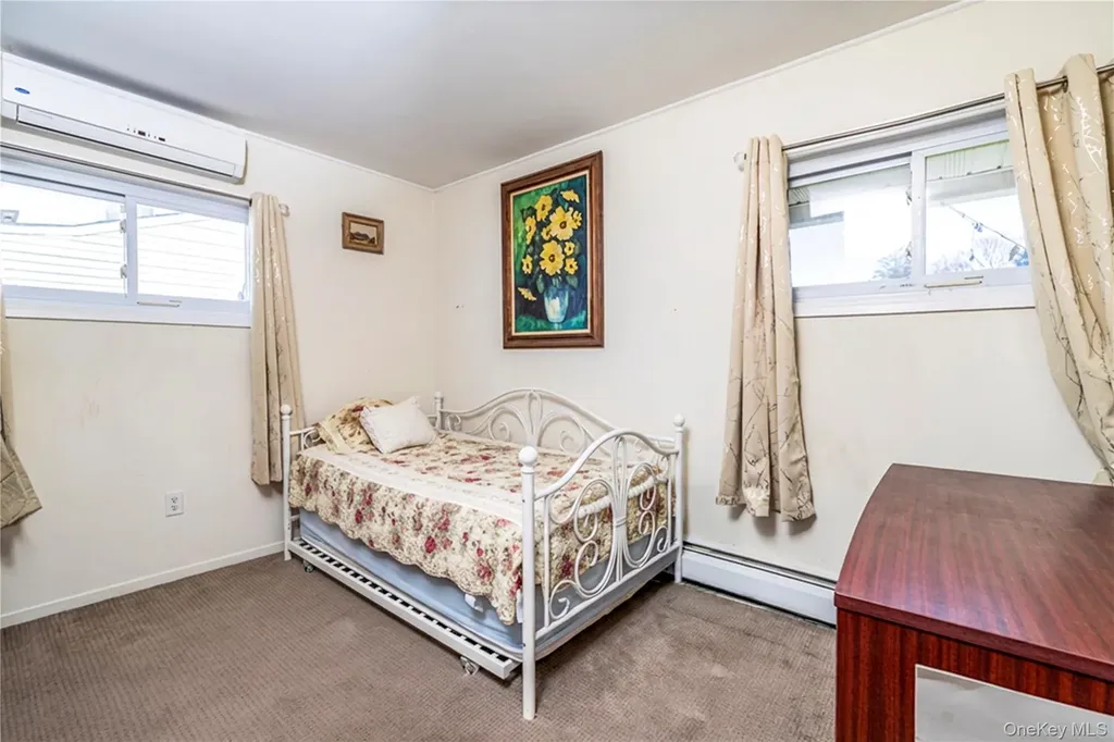 12 Link Lane Hicksville NY 11801