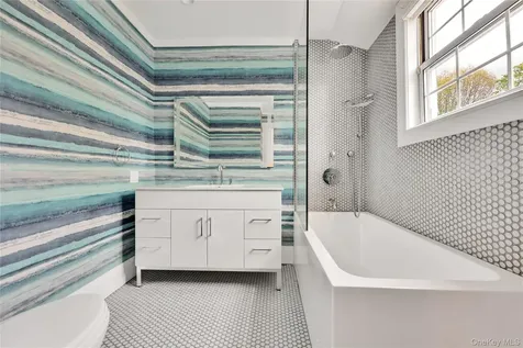 105 Everit Avenue Hewlett NY 11557