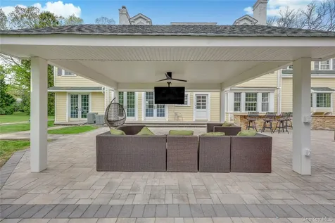105 Everit Avenue Hewlett NY 11557