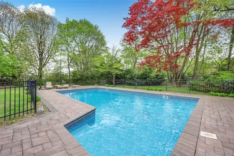 105 Everit Avenue Hewlett NY 11557