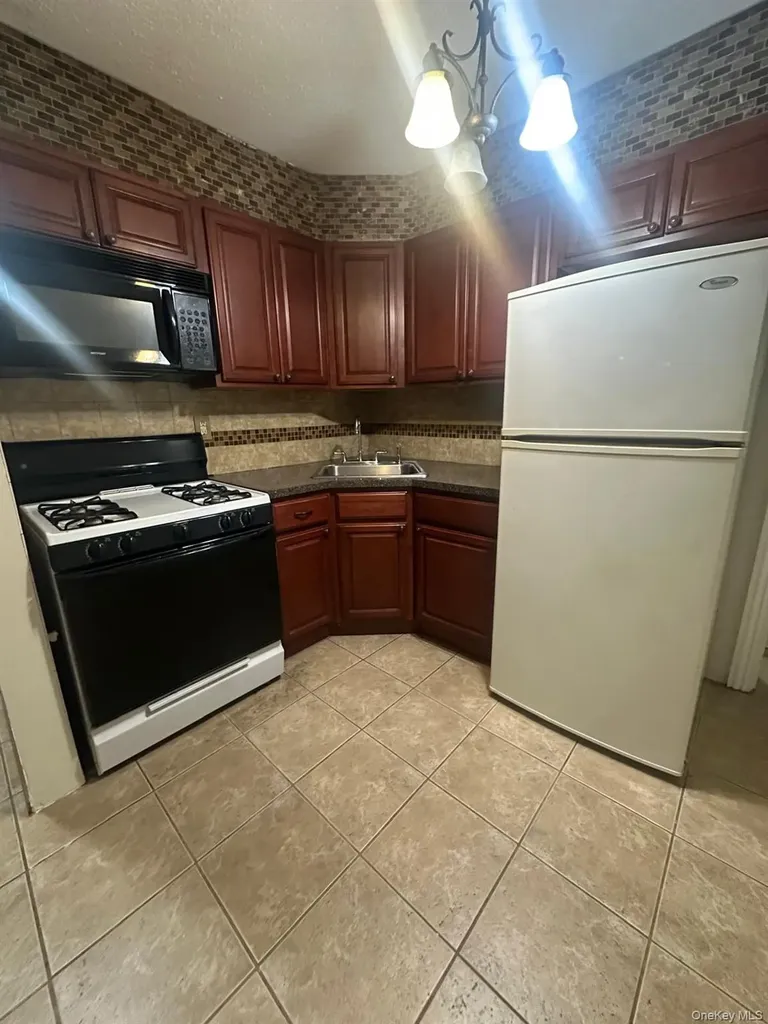 5607 Clover Place Ridgewood NY 11385