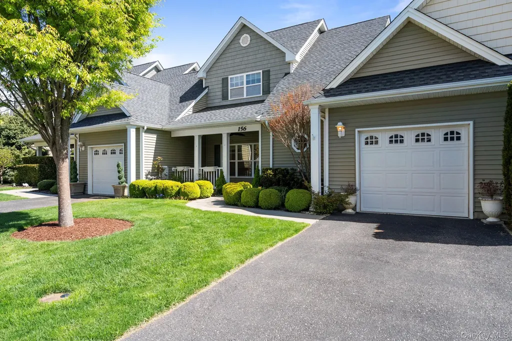 156 Stoneleigh Drive Riverhead NY 11901