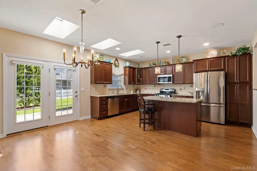 156 Stoneleigh Drive Riverhead NY 11901