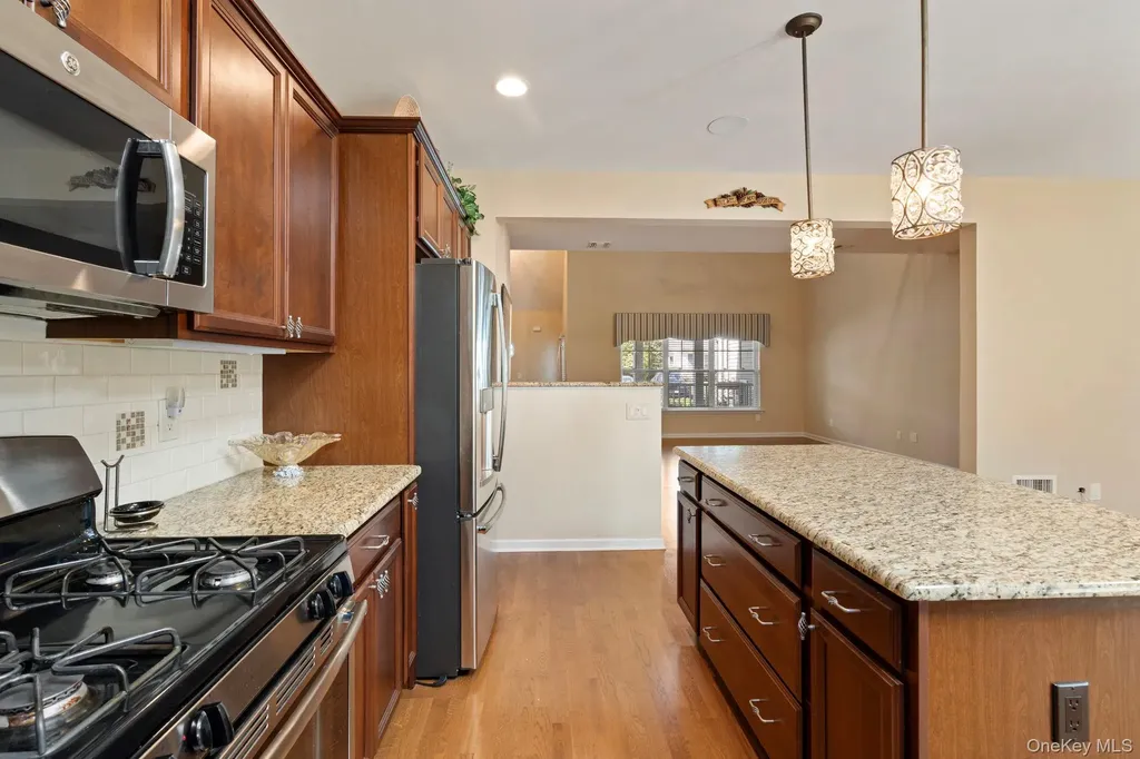 156 Stoneleigh Drive Riverhead NY 11901