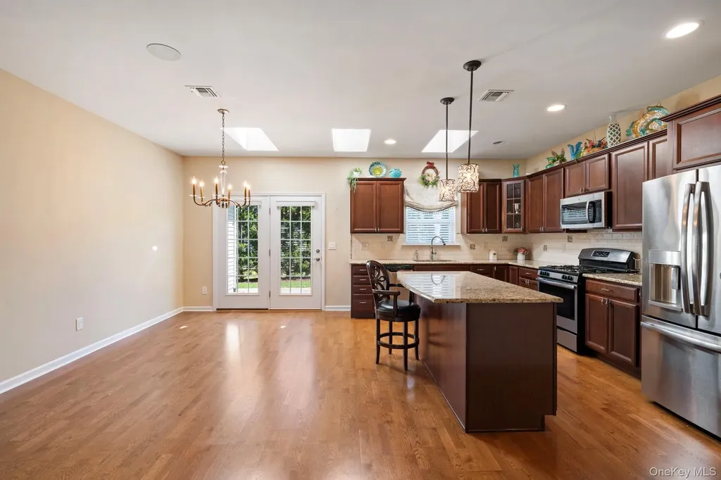 156 Stoneleigh Drive Riverhead NY 11901