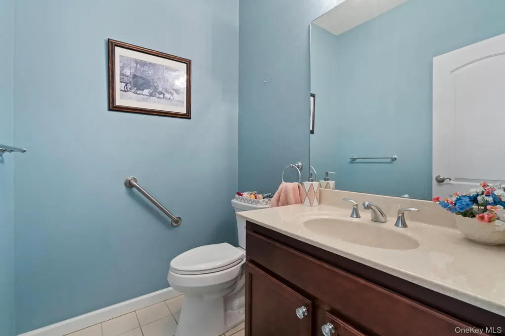 156 Stoneleigh Drive Riverhead NY 11901