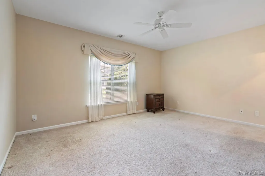 156 Stoneleigh Drive Riverhead NY 11901