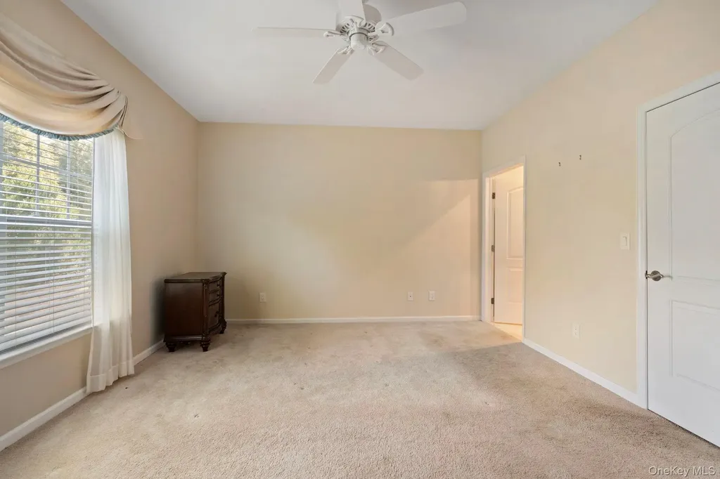 156 Stoneleigh Drive Riverhead NY 11901