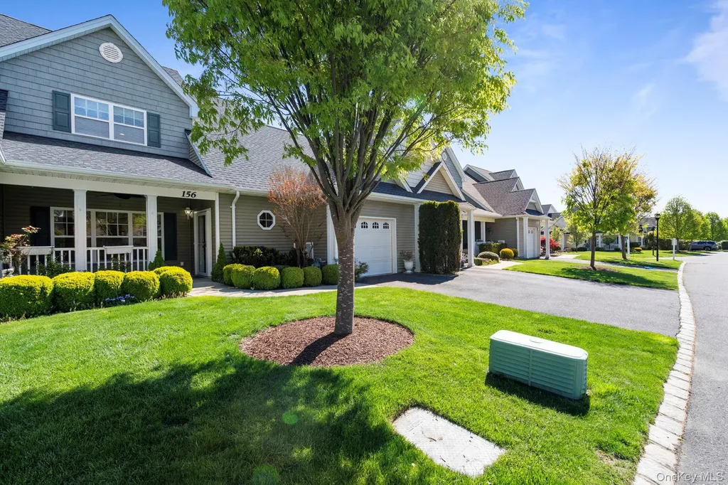 156 Stoneleigh Drive Riverhead NY 11901