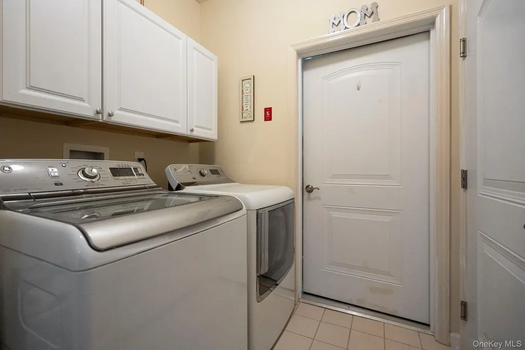 156 Stoneleigh Drive Riverhead NY 11901