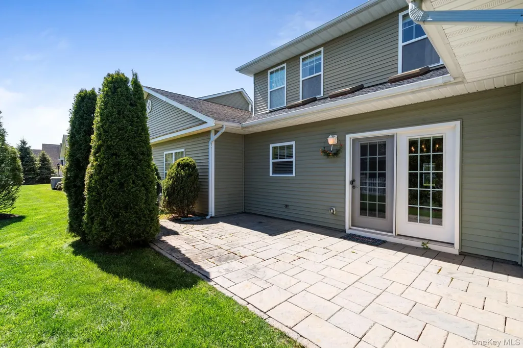 156 Stoneleigh Drive Riverhead NY 11901