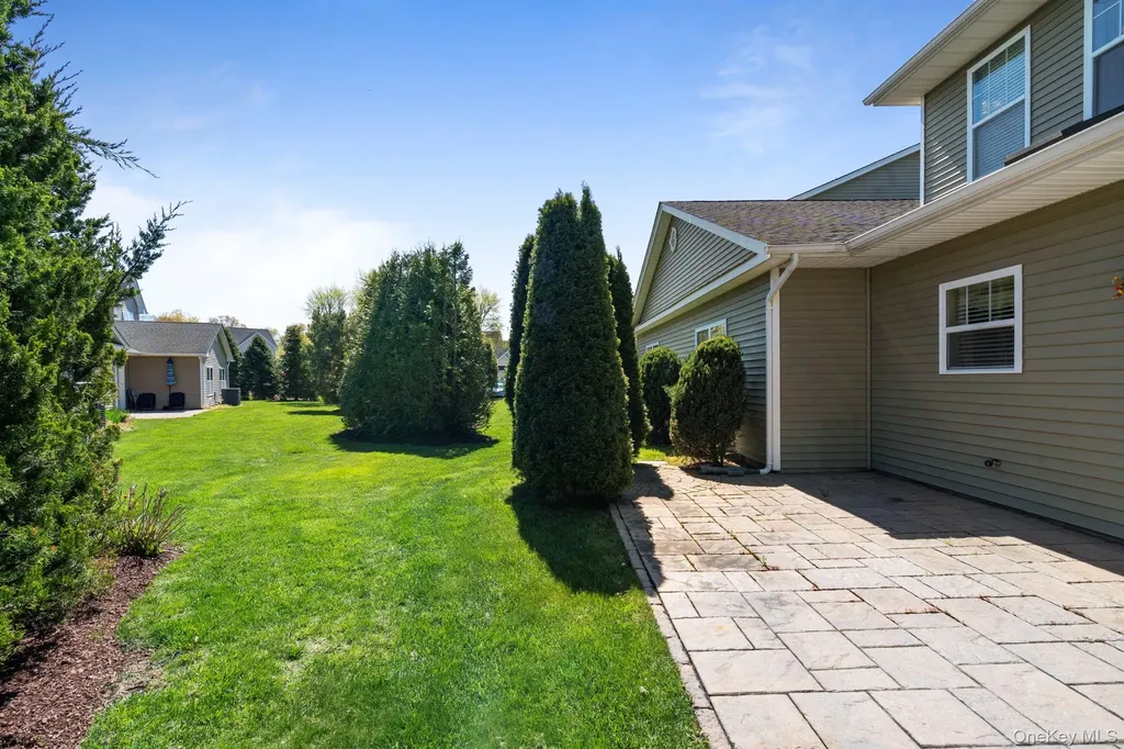156 Stoneleigh Drive Riverhead NY 11901