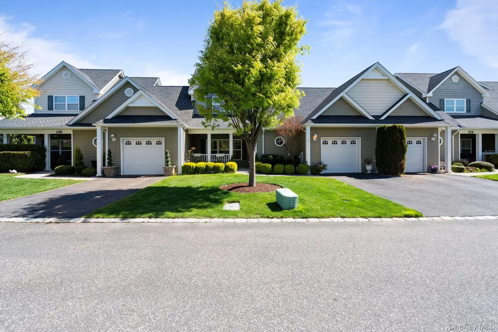 156 Stoneleigh Drive Riverhead NY 11901