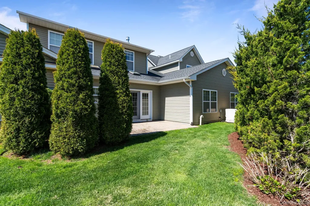 156 Stoneleigh Drive Riverhead NY 11901