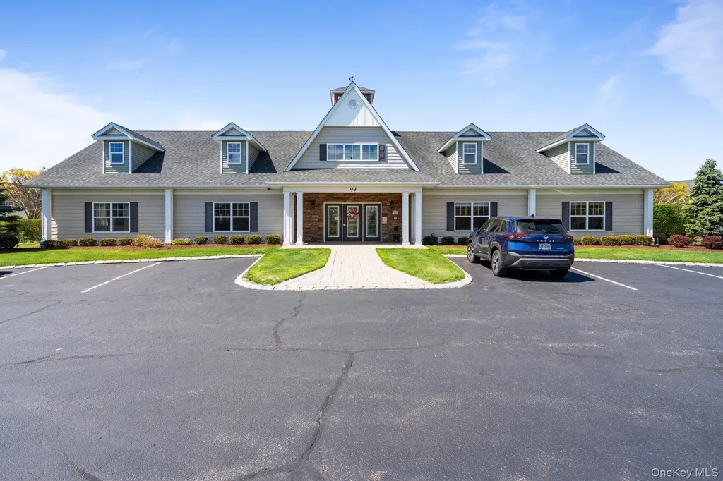 156 Stoneleigh Drive Riverhead NY 11901