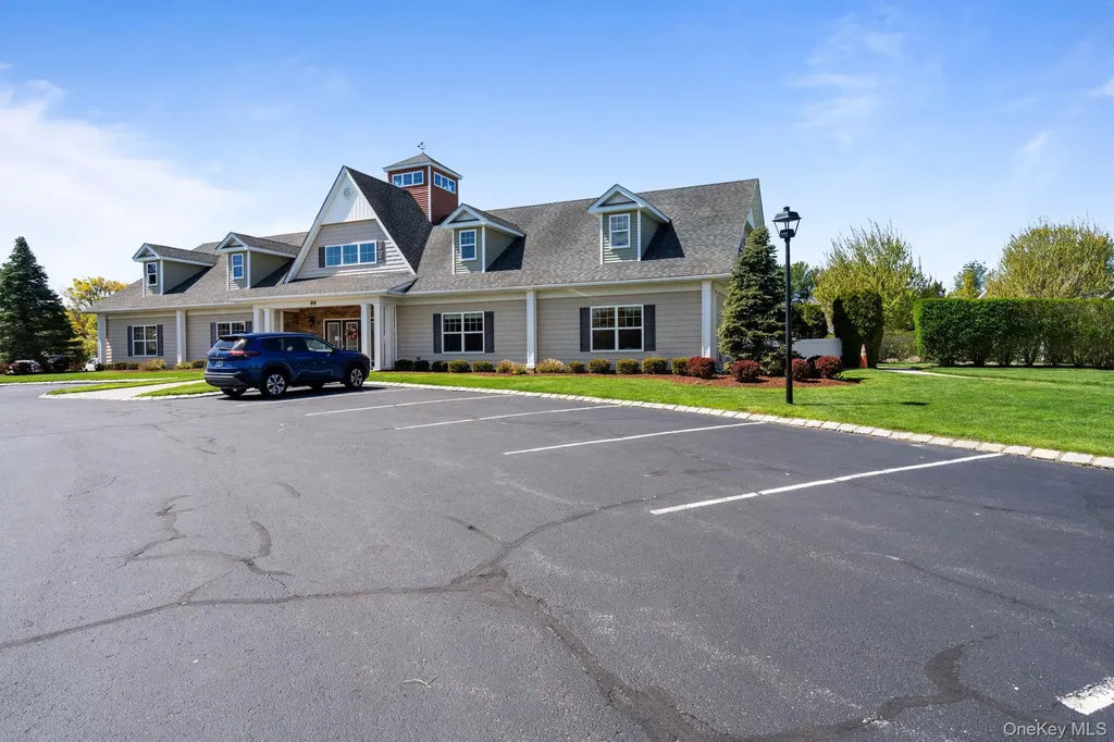 156 Stoneleigh Drive Riverhead NY 11901