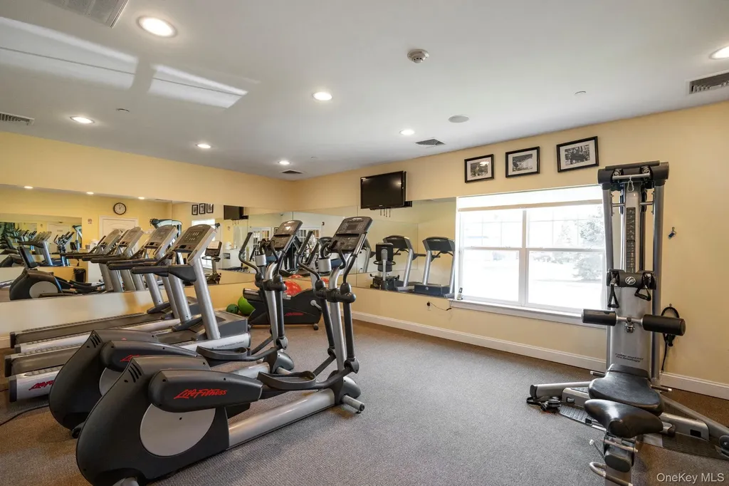 156 Stoneleigh Drive Riverhead NY 11901