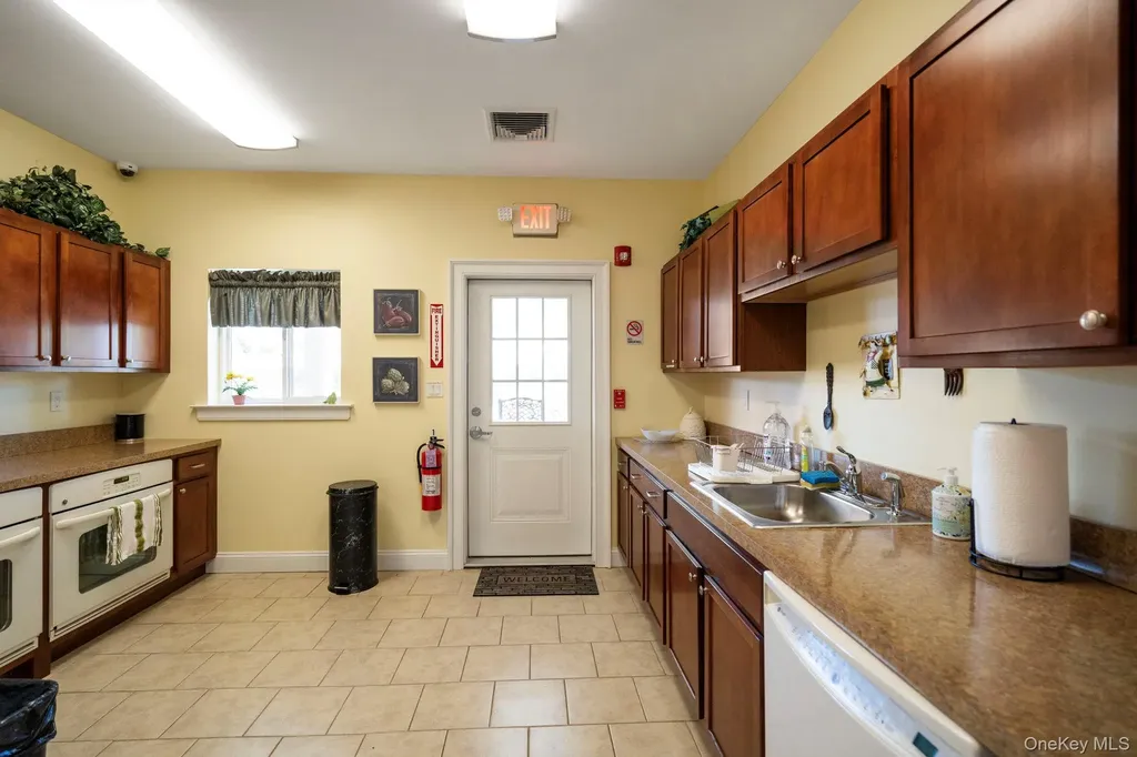 156 Stoneleigh Drive Riverhead NY 11901
