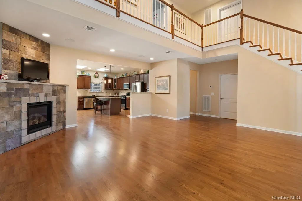 156 Stoneleigh Drive Riverhead NY 11901