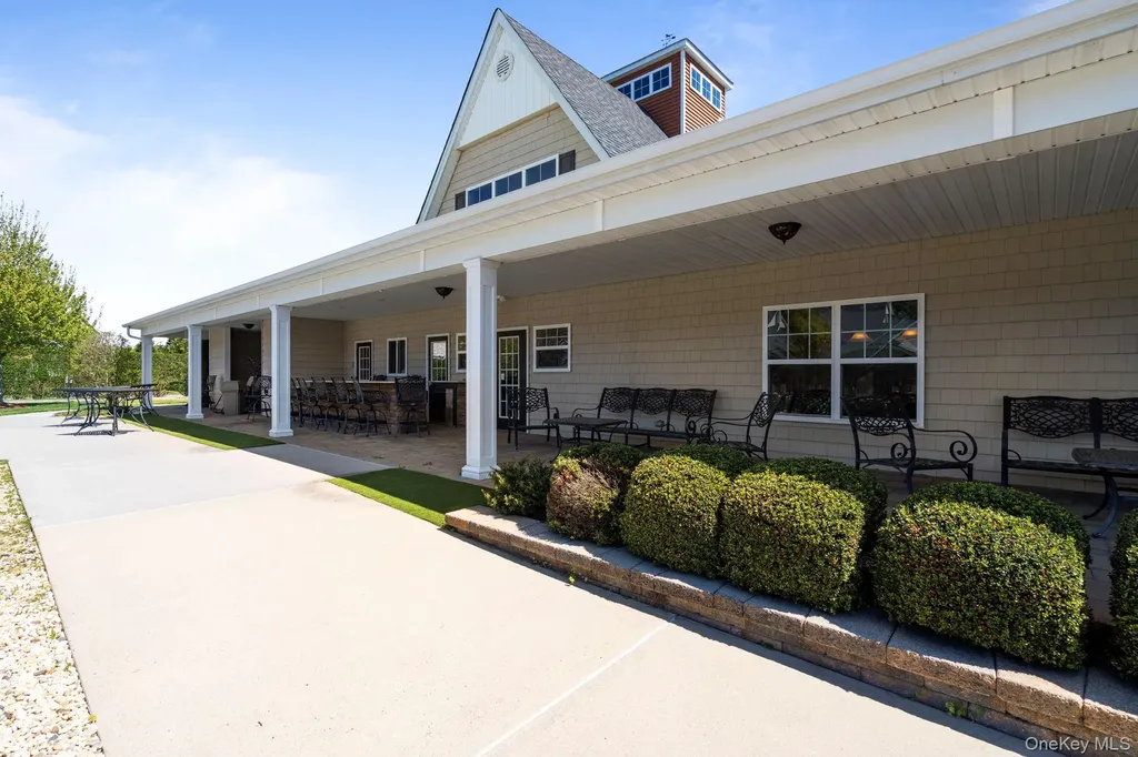 156 Stoneleigh Drive Riverhead NY 11901