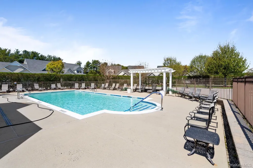 156 Stoneleigh Drive Riverhead NY 11901